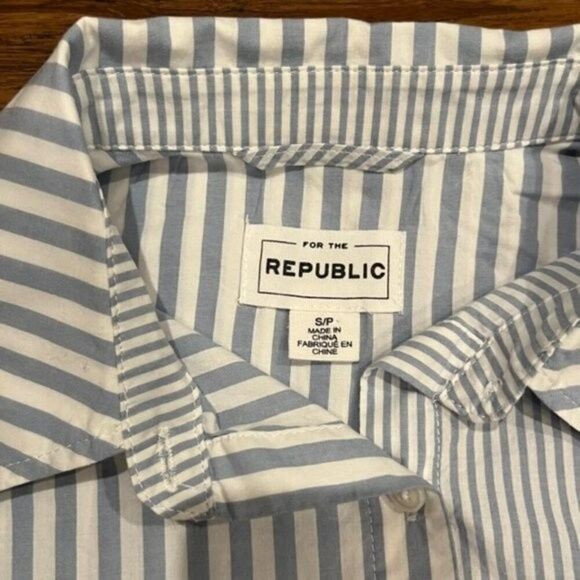 For the Republic Women's Button Front Blue White Striped Top Oversized Small - Picture 2 of 3